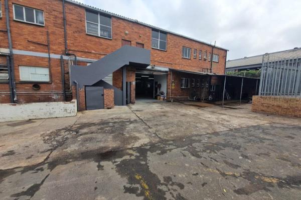 Discover an exceptional opportunity to lease a versatile warehouse with a generous Gross Lettable Area (GLA) of 582m&#178; ...