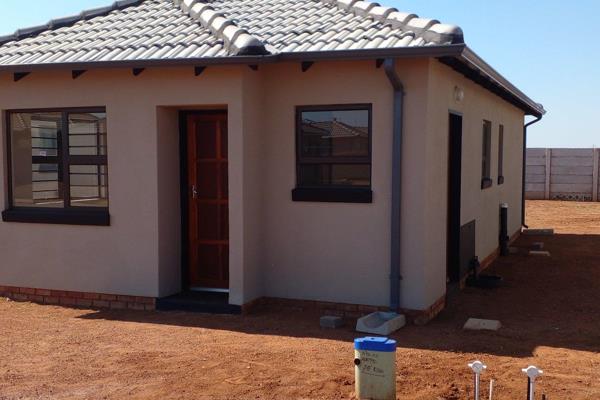 A beautiful luxurious  3 bedroom house in  Soshanguve VV.  A home consisting of 3 bedrooms,  2 bathrooms with separate toilet and main ...