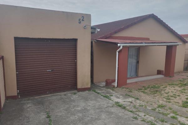 Secured Spacious 3-bedroom house in Amalinda
Simphiwe Molefi Properties present to you this lovely, neat, spacious family home. The ...