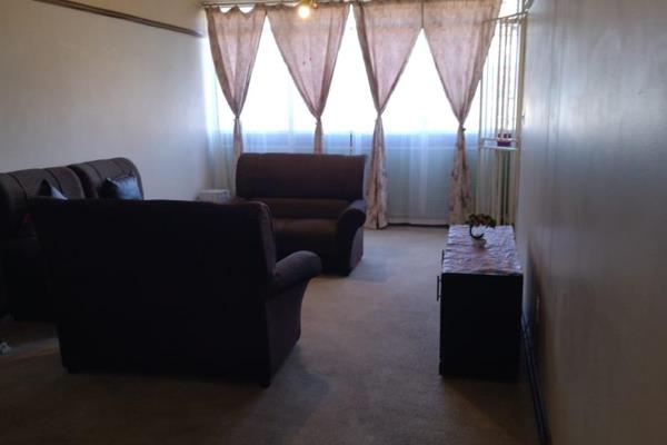 One large bedroom flat with a large lounge which opens up into a lovely garden, a ...