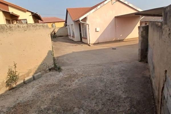 Are you looking for a diamond in the rough? This 3-bedroom, 2-bathroom house in Naturena is waiting for your love and ...