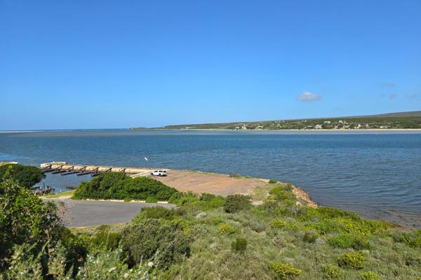 Discover Your Dream Riverfront Property! 

 Vacant Stand for Sale on the Breede River ...