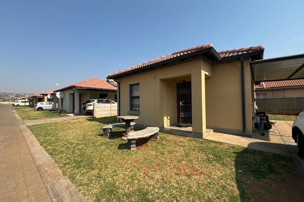 Discover this cozy 3-bedroom, 1-bathroom rental unit in the sought-after neighborhood of Waterval East, Rustenburg. Perfectly suited ...