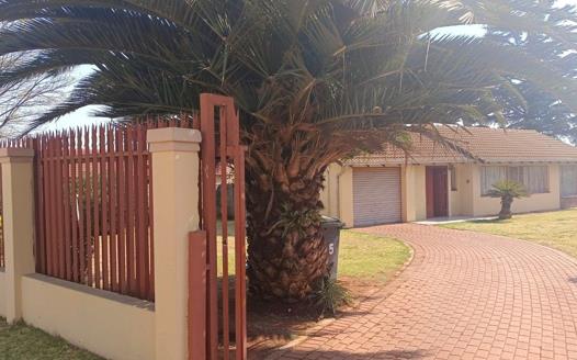 3 Bedroom House for sale in Leachville Ext 1