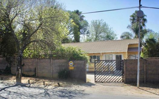 5 Bedroom House for sale in Bloubosrand