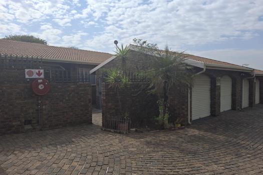 3 Bedroom Townhouse for sale in South Crest