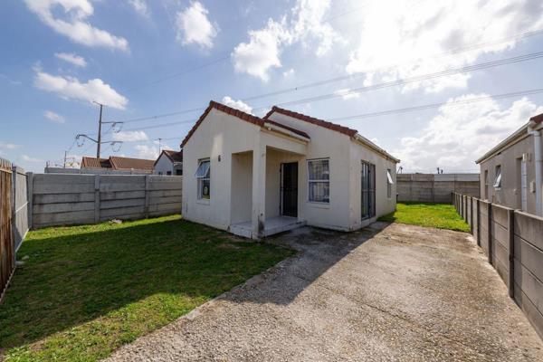 A neat three-bedroom home in Broadlands. 

The home has an open-plan living area. The three bedrooms share a full bathroom. 

The ...