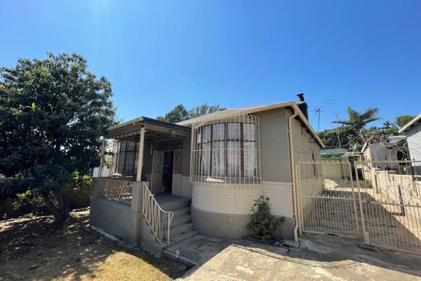 Welcome to this delightful and well-maintained home located in the sought-after Orange Grove neighborhood. This inviting residence ...