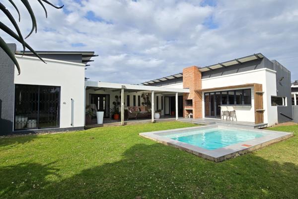 Beautiful and modern and secure 3 bedroom house in Riverside lifestyle estate facing the river. This is a fully furnished home.
The ...