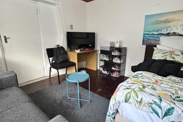 A room is available to lease in a 5bedroom house share in Observatory. The house is occupied by male students and young professionals. ...