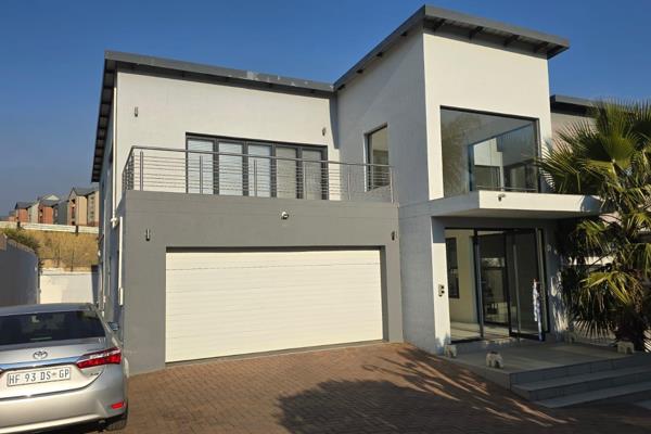 Spacious 4-Bedroom Home in Kyalami Glen Estate
This stunning 4-bedroom, 3-bathroom ...