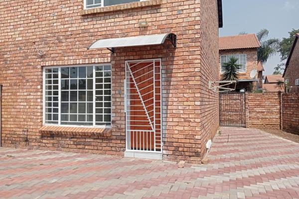 Duplex to rent in Annlin in Matlabas street in 5 Matlabas the duplex is modern inside with two bedrooms upstairs with build in ...