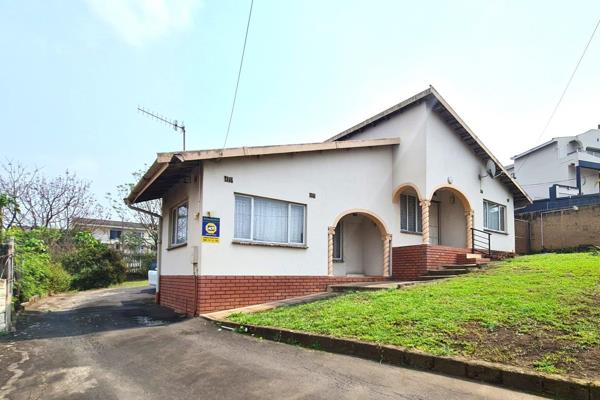 JAZMAX ESTATE AGENTS is proud to presents this affordable family home located in BAKERVILLE GARDENS, Durban. 

The Home Features:
3 ...