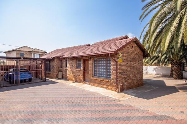 Spacious 3-bed freestanding home in The Orchards. Perfect for a family 
**Charming Freehold 3-Bedroom Home in the Heart of Pretoria ...