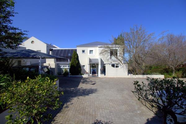 Sole and Exclusive Mandate
Situated in the heart of the highly sought-after Helderberg ...