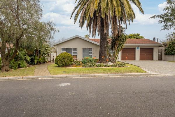 Located in the popular suburb of Oakglen, this property features a spacious ERF that is ...