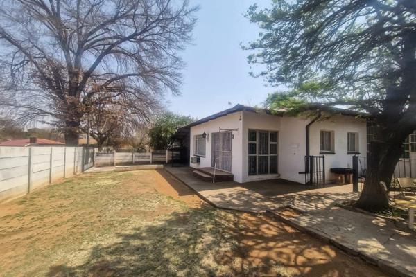 Cozy Family Home in Virginia Central – R550,000
Charming and Secure 3-Bedroom Home with Borehole and More!

Located in the heart of ...