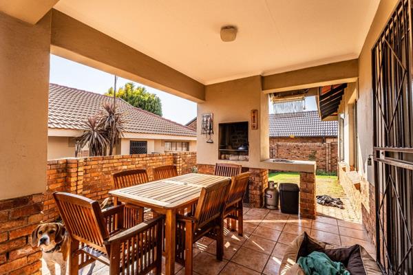 This property offers two well sized bedrooms neatly tiled with on full bathroom.
The living areas include: a Lounge, dining room and ...