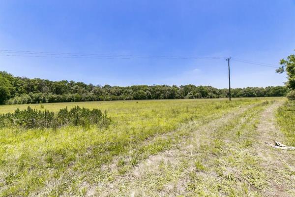 Discover this extraordinary 17,9 Hectare agricultural land nestled in the heart of Irene, close to Cornwall Hill College, shopping ...