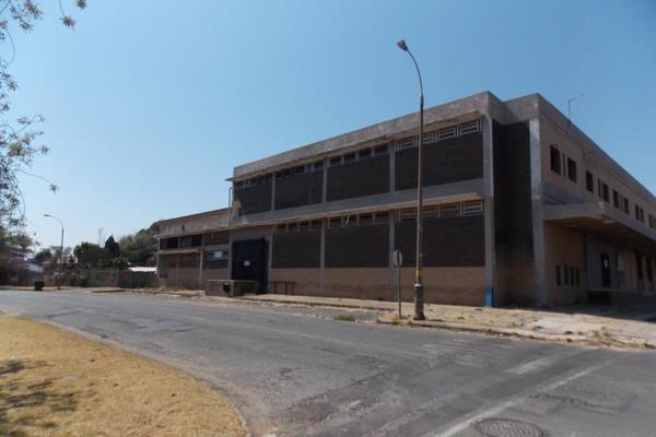 R2800 000 +VAT 
Business zone 2 current zoning .This property has been previously set up as a retail shop with a STOCK receiving door ...