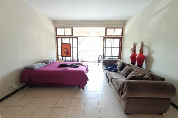 This spacious and clean bachelor flat is located in a well managed building in Pretoria Central. 
Close to Burgers Park.
The building ...