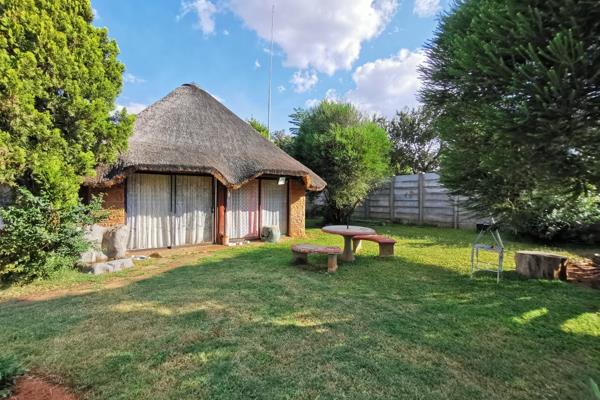 The Thatched flatlet is separate from the main house with its own entrance and private garden. It offers an open plan lounge and ...