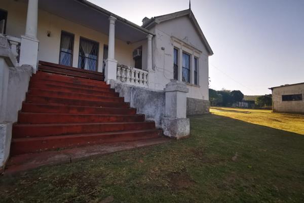 Escape the hustle and bustle of city life with this fantastic opportunity to own a smallholding in the heart of the Eastern Cape ...