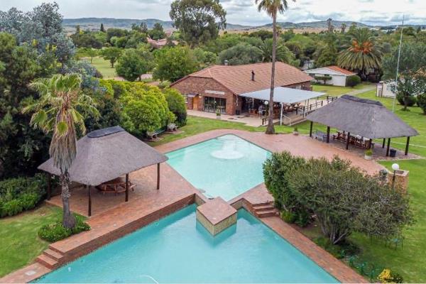 Looking for a holiday home or a weekend break away and not too far from Johannesburg?
Look no further as this is in the heart of Vaal ...