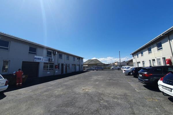 Neat Warehouse/Office to let in a secure park with immediate access unto the M5 Highway!

 

Unit features about 50/50 split between ...