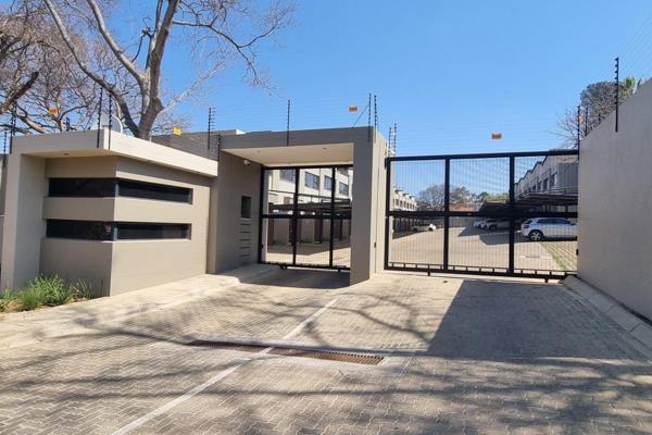 New and modern 2 bedroom townhouse for rent.

2 bedrooms with 2 en-suite bathroom (shower).

2 covered carports.

Pet friendly ...