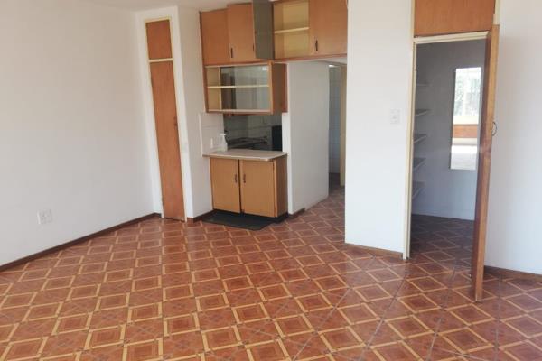 LETABA - SUNNYSIDE 
Perfectly situated for a student or young professional, this bachelor unit offers an open area with a
lounge, fully ...