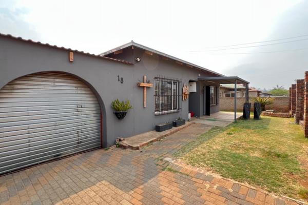 This  3-bedroom house in Krugersdorp-West offers comfortable living with 1 bathroom, a ...