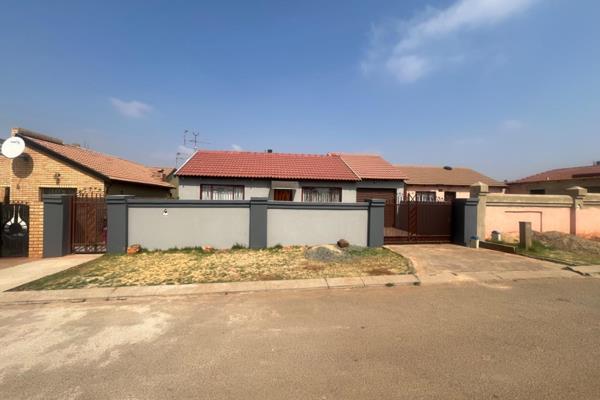 This house offers you the following:

- Kitchen with a built in cabinets 
- Lounge 
- Two bedrooms 
- One bathroom 
- Garage 
- ...