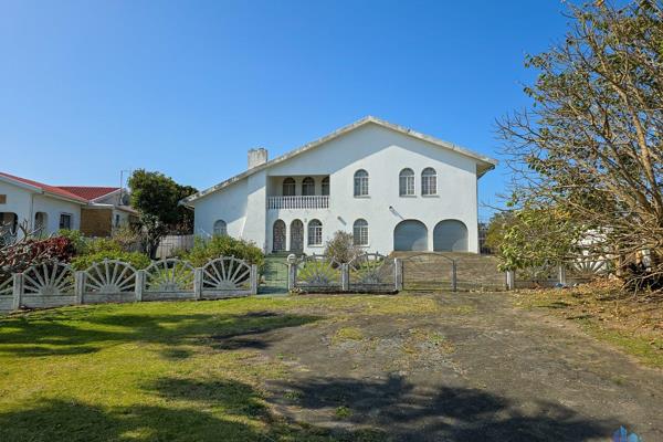 Welcome to this stunning 5-bedroom double-storey house, located in a tranquil and picturesque neighborhood. This spacious home is ...