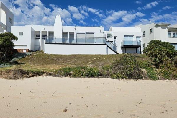 High season price is R6600 per day
Please contact the agent for out of season price.
Beautiful beachfront house with 4 bedrooms ...