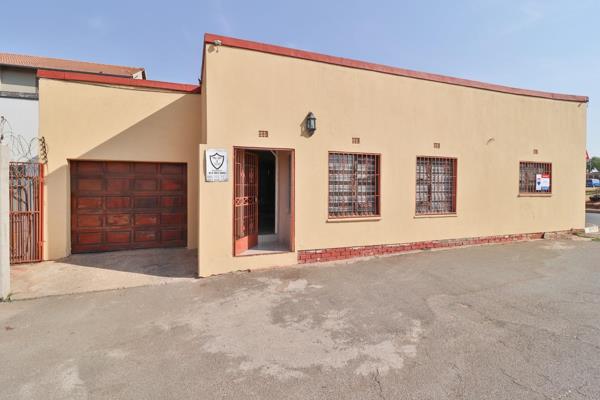 This Lovely Renovated House is beautifully designed and spacious. This house is walking distance to the mosque and is 5 mins away from ...