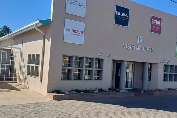 This prime commercial building is situated in the heart of Upington business central. Perfect for your business with easy accessibility ...