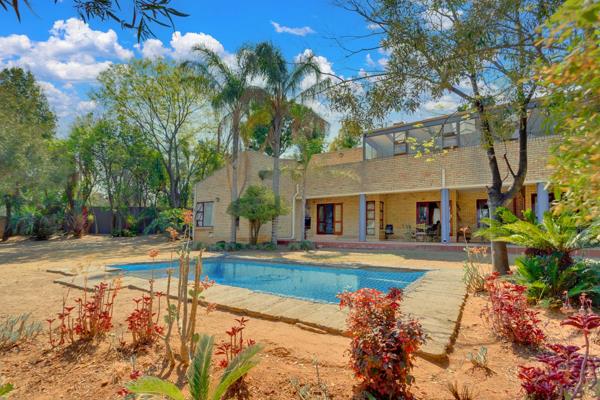 Stunning Family Home in Prestigious Kyalami Estate
Welcome to your dream home! This ...