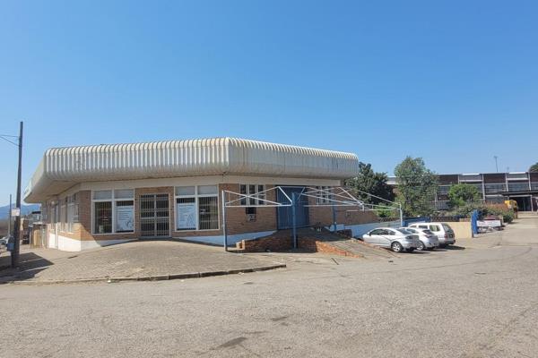 Discover a unique opportunity in Central Nelspruit with this 400 square meter property. Positioned on a busy street with direct street ...