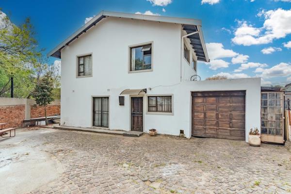 Are you creative? COME VIEW THIS 4 BEDROOM FLATLET- (for only R1170 000)

You walk into ...