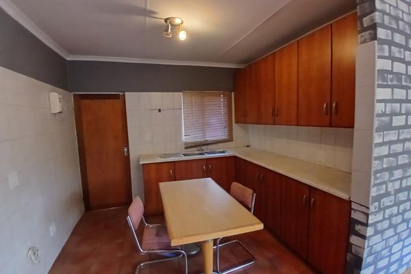 Don&#39;t miss out on this open plan kitchen-bedroom-lounge with bathroom.  Secure parking.

Call today to book a viewing,