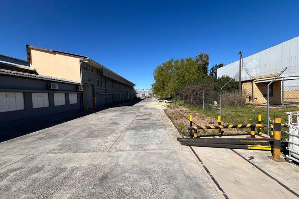 Warehouse To-Let in a prime and Secure Business Park in Paarl.
This newly renovated ...