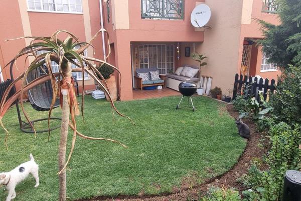 Lovely 2 bedroom 1 bathroom tiled ground floor townhouse with private garden
This ...