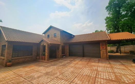 3 Bedroom House for sale in Eldoraigne