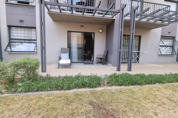 This beautiful 2 bedroom apartment is for the young professional.
The apartment is situated in a secure security complex close to a lot ...