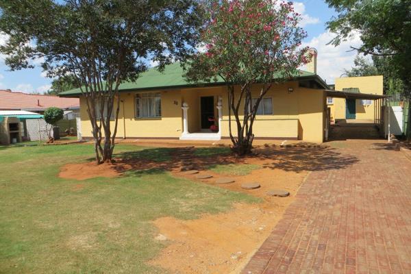 Rooms to rent in Carletonville

This spacious room is inside a commune in the main house.
You will have full access to the kitchen and ...