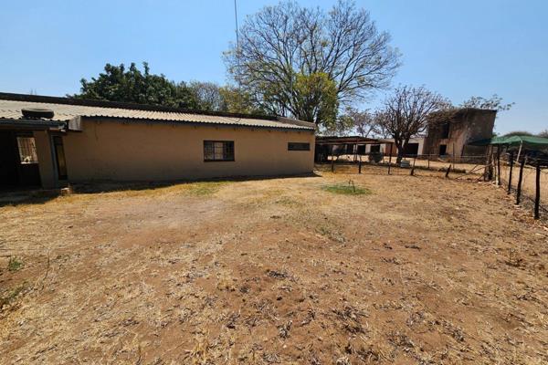 This spacious two bedroom one bathroom house with big kitchen and open plan lounge is situated on a plot on the Louis Trichardt road ...