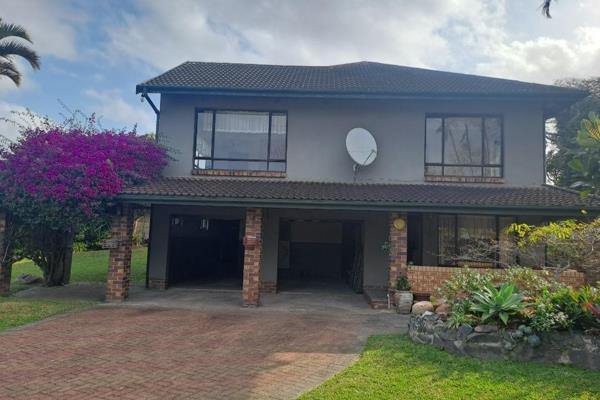 This 2 Bedroom home nestled in the quiet embrace of Scottburgh South - yet a stones throw from the beach, golf course and Scottburgh ...