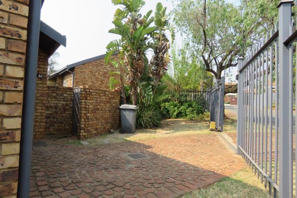 Townhouse with a pet-friendly garden.

The property is located in close vicinity of the Gautrain station and is walking distance from ...