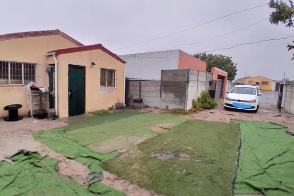 Finding a two bedroom home in this area is rare. This is your opportunity
This home is build on a 298m2 plot in a close . Lounge leads to the bathroom
and the two bedrooms. Enough parking on the Erf. 
This area is next to Northpine and some even refer to it as Northpine.
You ...